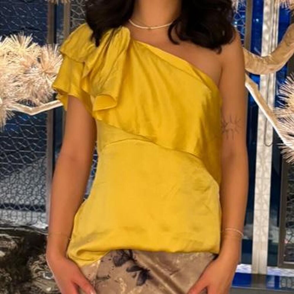 BCBG yellow silk one shoulder ruffled blouse asymmetric vintage